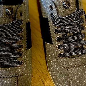 GUCCI SNEAKERS. SIZE 7Women